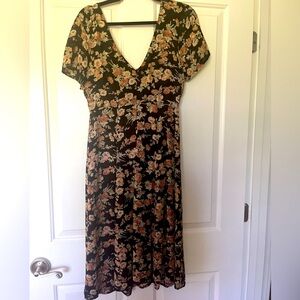 Reformation Floral Black Dress Sz 4 with beautiful v-neck front + back
